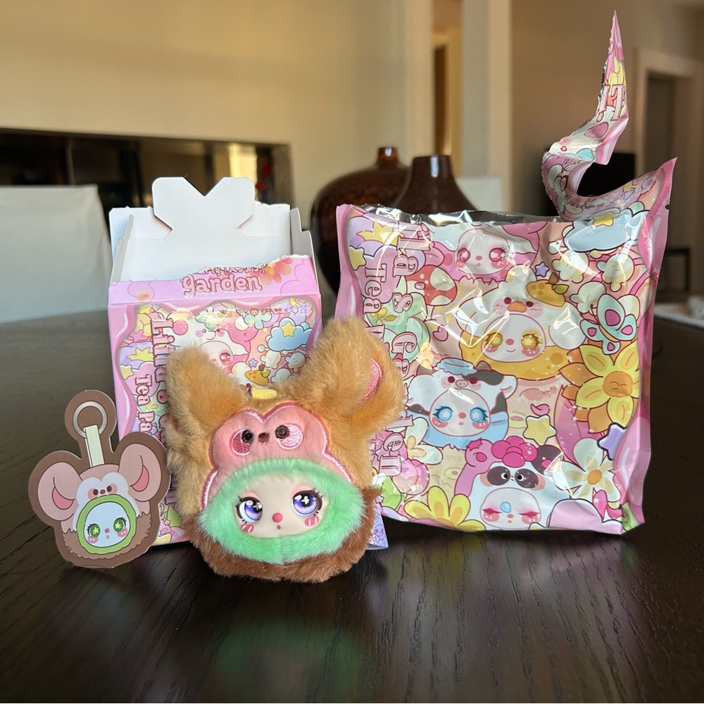 Liila's Garden Tea Party Mini Plush Pendant Keychain - Kiwi Monkey